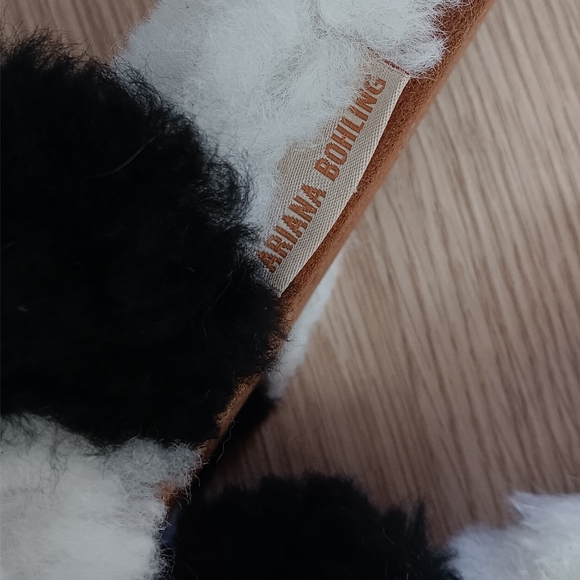 Ariana Bohling Chess Alpaca Slippers Black and White M - Picture 6 of 8